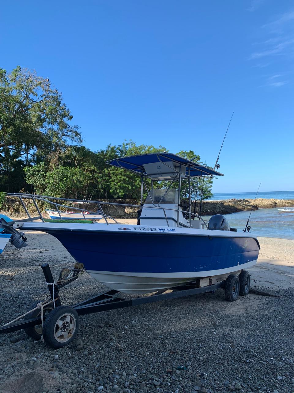 21 Panga with 200 Yamaha 4 stroke Registered in Costa Rica with trailer