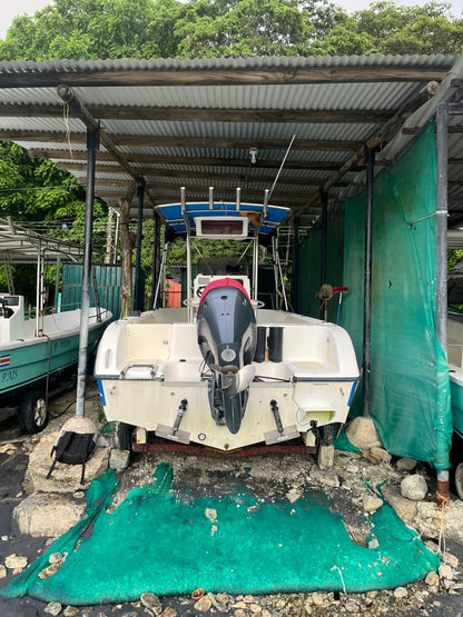 21 Panga with 200 Yamaha 4 stroke Registered in Costa Rica with trailer