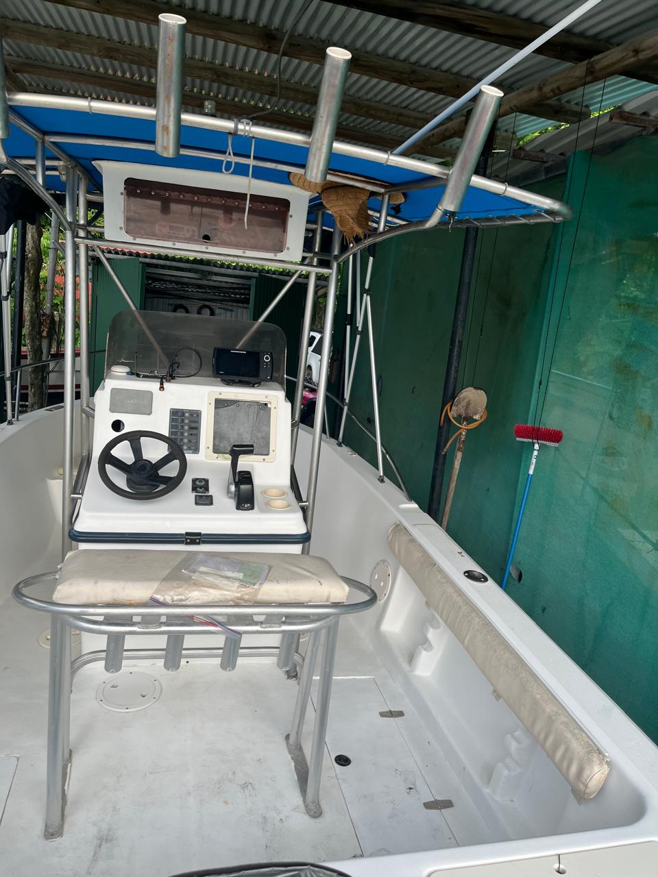 21 Panga with 200 Yamaha 4 stroke Registered in Costa Rica with trailer