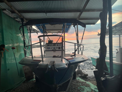 21 Panga with 200 Yamaha 4 stroke Registered in Costa Rica with trailer
