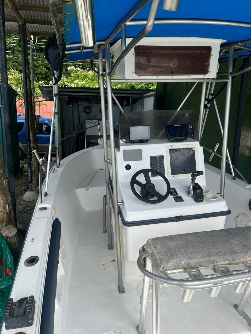 21 Panga with 200 Yamaha 4 stroke Registered in Costa Rica with trailer