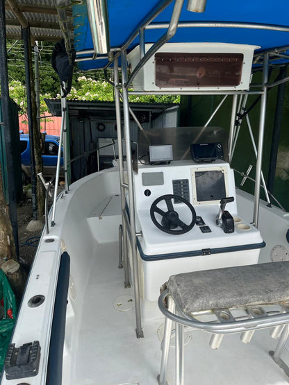 21 Panga with 200 Yamaha 4 stroke Registered in Costa Rica with trailer