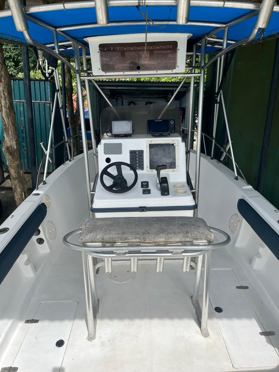21 Panga with 200 Yamaha 4 stroke Registered in Costa Rica with trailer