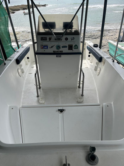 21 Panga with 200 Yamaha 4 stroke Registered in Costa Rica with trailer