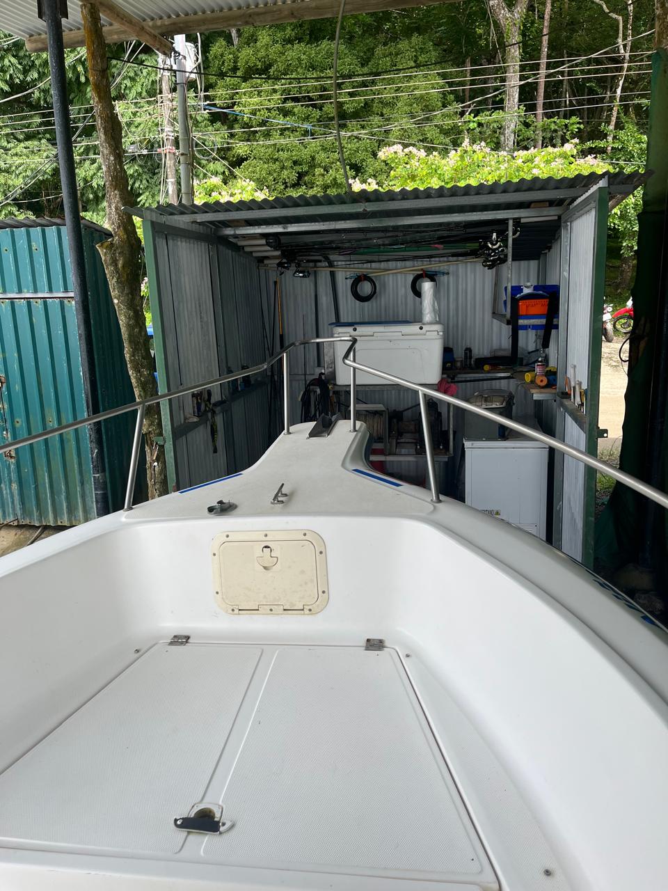 21 Panga with 200 Yamaha 4 stroke Registered in Costa Rica with trailer