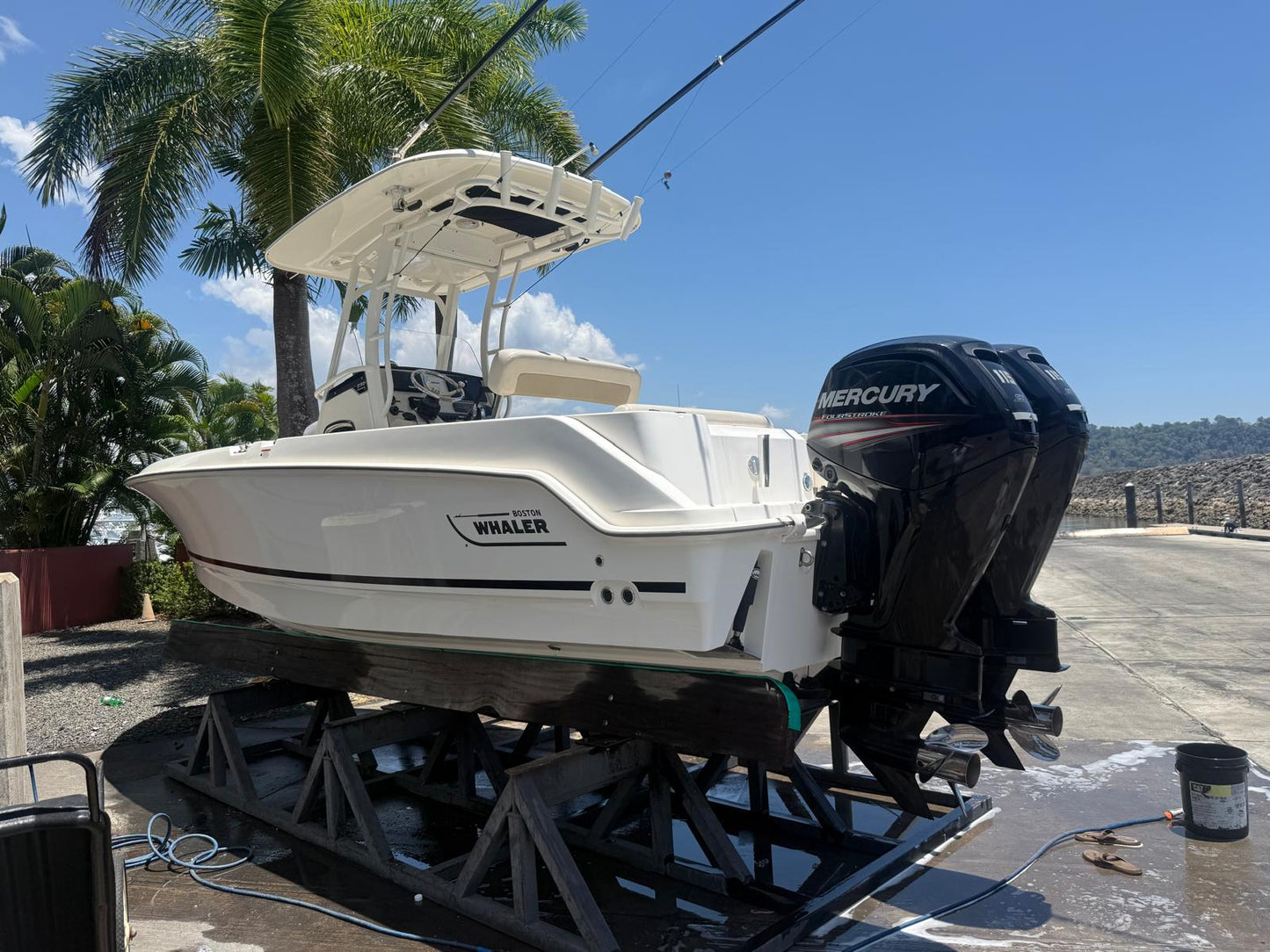 2013 Boston Whaler 230 Outrage
