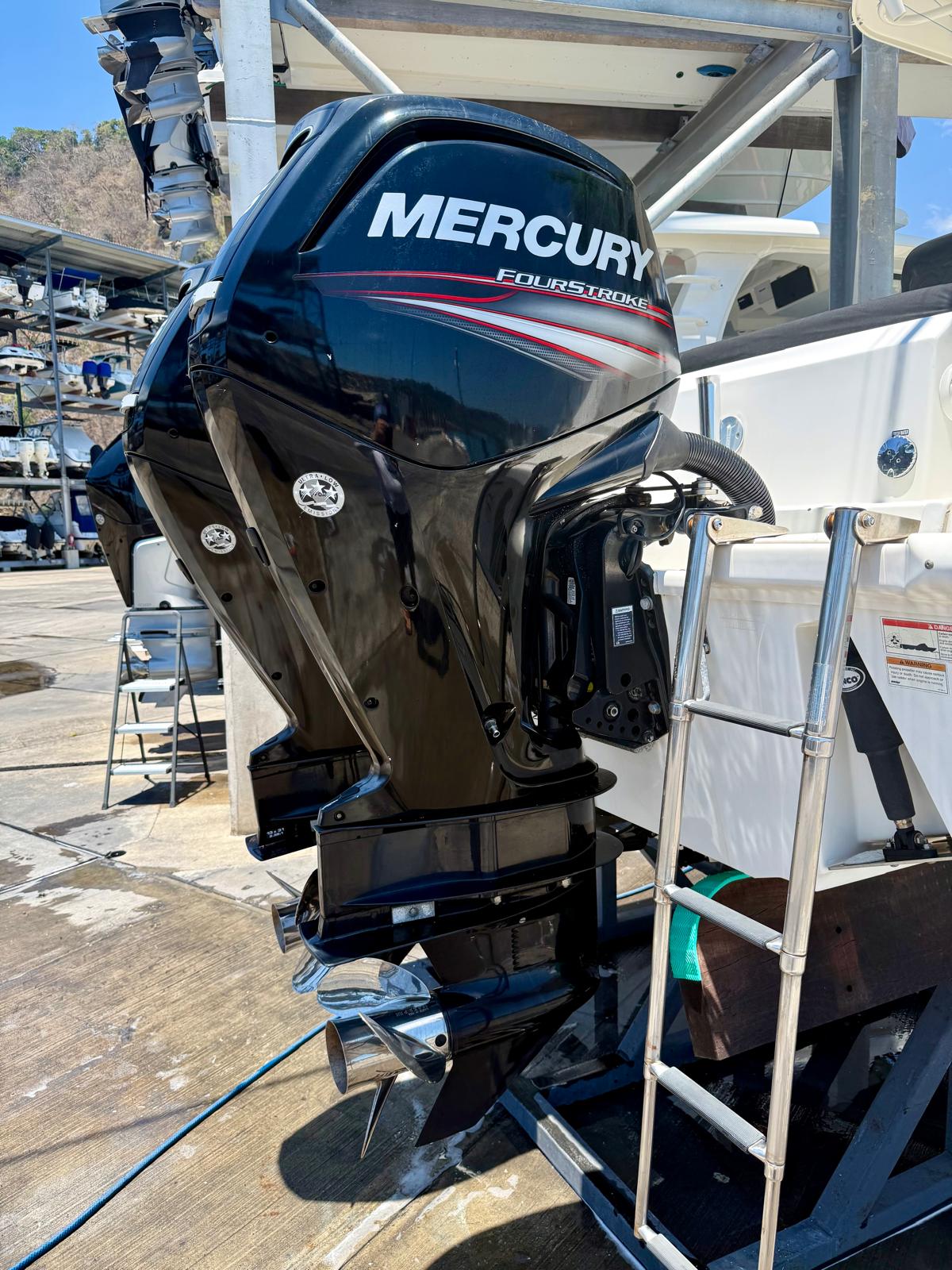 2013 Boston Whaler 230 Outrage